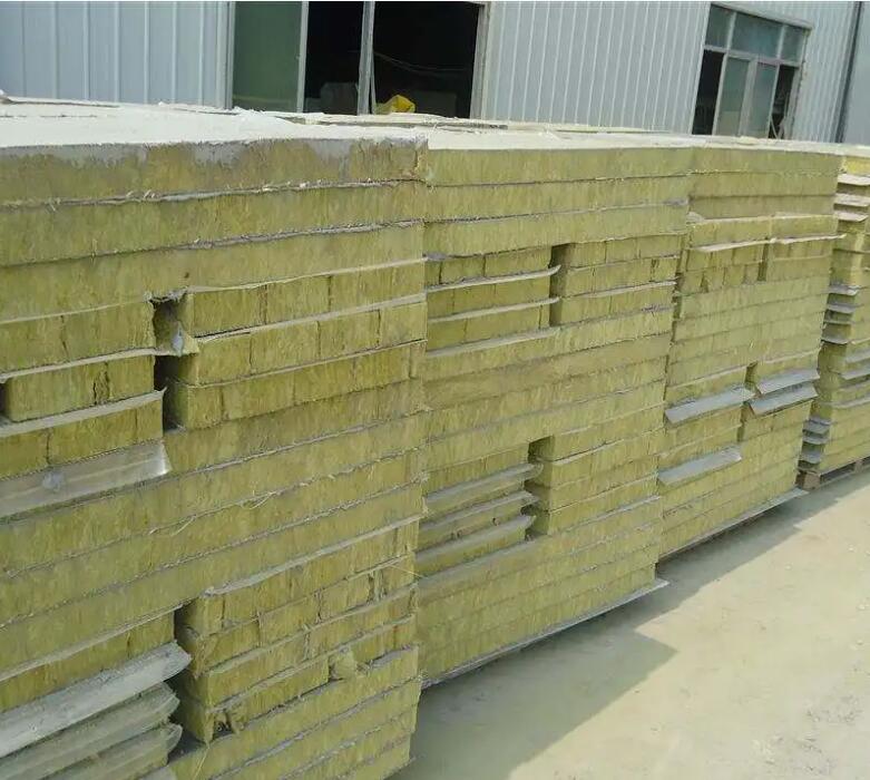 無機(jī)纖維噴涂棉與襄陽(yáng)巖棉板有哪些差別？