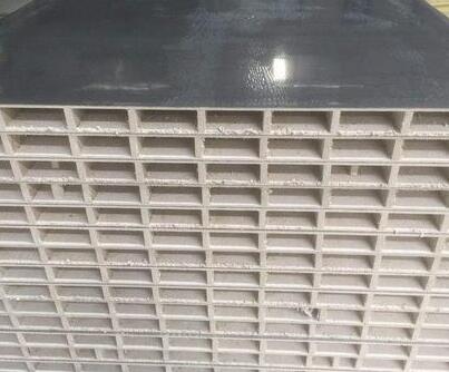 硫氧鎂凈化板的性能優(yōu)點(diǎn)？請(qǐng)看襄陽(yáng)遠(yuǎn)大彩鋼廠家的介紹