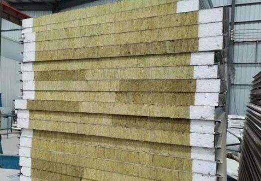 什么是彩鋼瓦夾心巖棉板？襄陽遠(yuǎn)大彩鋼為你介紹！