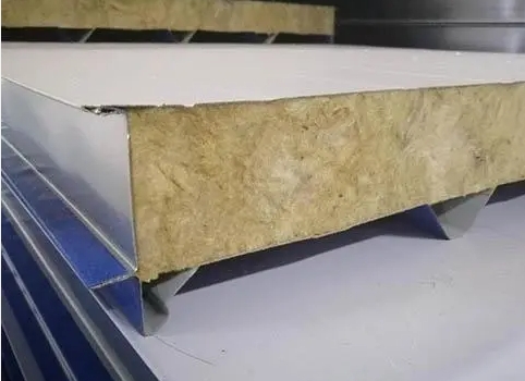 夾芯板的基本結(jié)構(gòu)和組成材料是什么，它的核心材料有何特點(diǎn)？